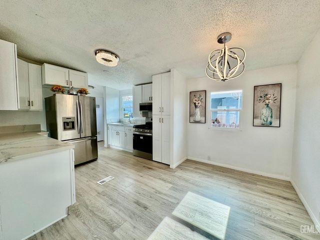 114 PlyMouth Avenue, Bakersfield, CA 93308