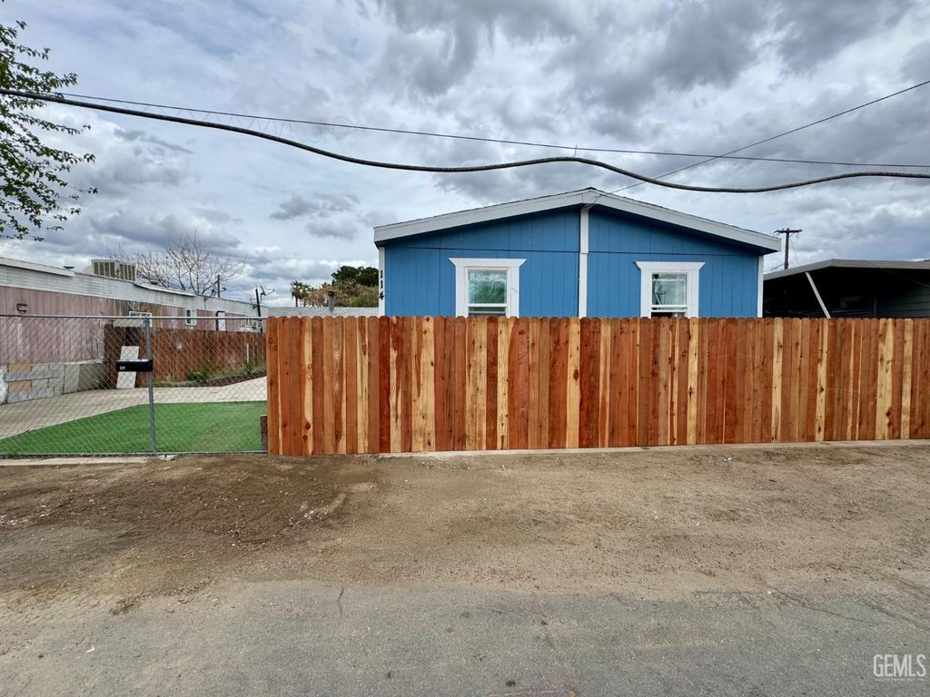 114 PlyMouth Avenue, Bakersfield, CA 93308