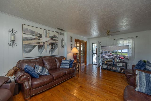 1210 Peacock Road, Paris, KY 40361