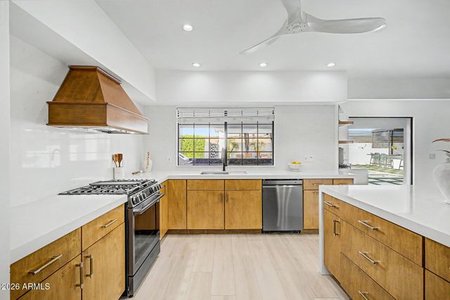5418 E MICHELLE Drive, Scottsdale, AZ 85254