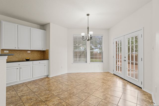 112 COYOTE CIR, Boerne, TX 78006