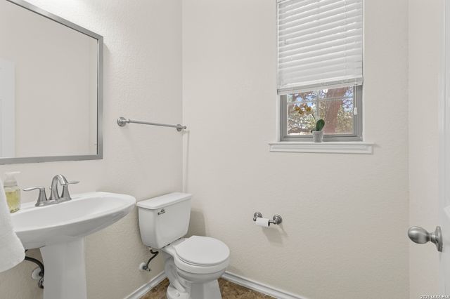 112 COYOTE CIR, Boerne, TX 78006