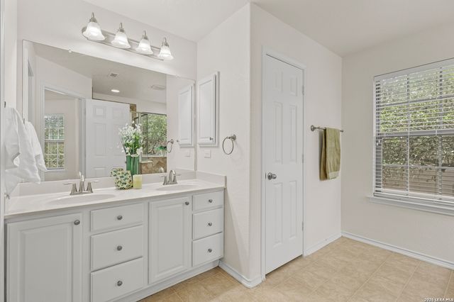 112 COYOTE CIR, Boerne, TX 78006