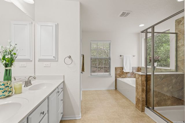 112 COYOTE CIR, Boerne, TX 78006
