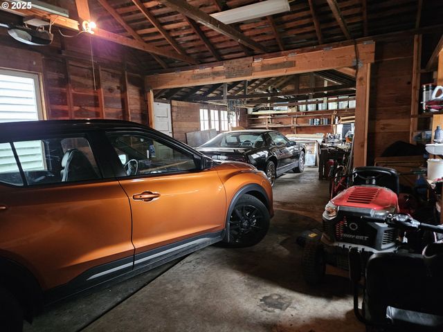 749 Sw WASHINGTON St, Dallas, OR 97338