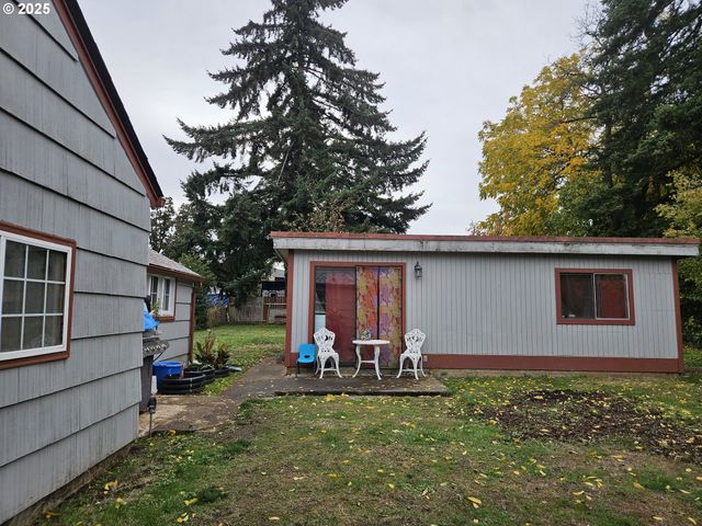 749 Sw WASHINGTON St, Dallas, OR 97338