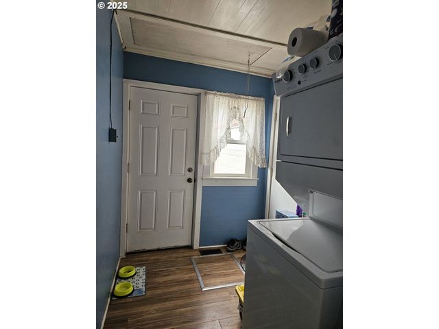 749 Sw WASHINGTON St, Dallas, OR 97338