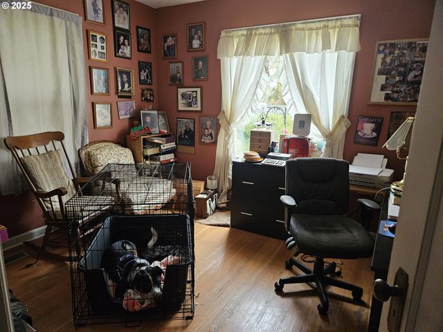 749 Sw WASHINGTON St, Dallas, OR 97338