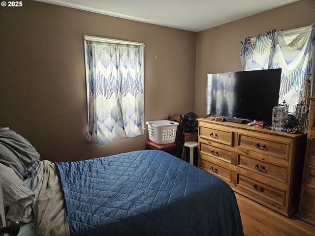 749 Sw WASHINGTON St, Dallas, OR 97338