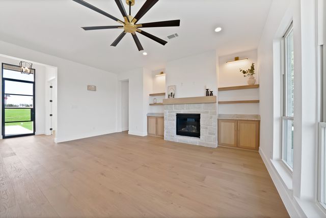 109 Top Flight Drive, Weatherford, TX 76087