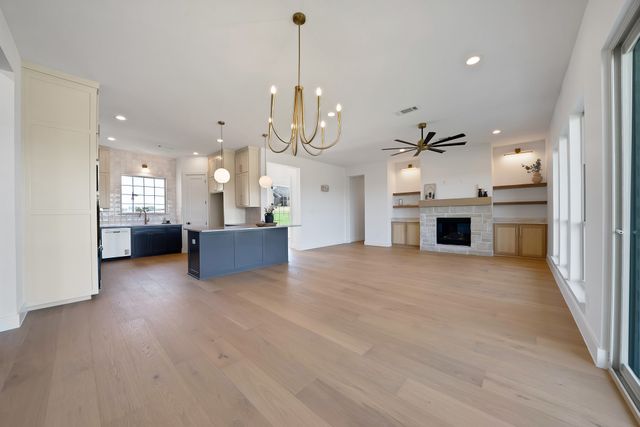 109 Top Flight Drive, Weatherford, TX 76087