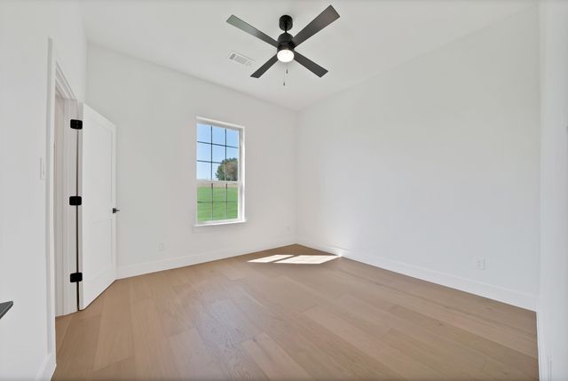 109 Top Flight Drive, Weatherford, TX 76087