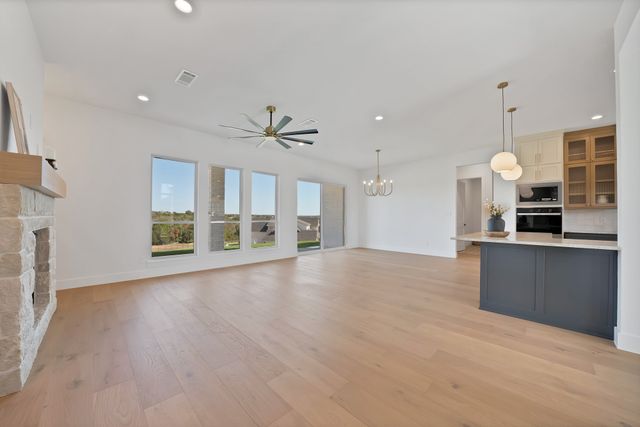 109 Top Flight Drive, Weatherford, TX 76087
