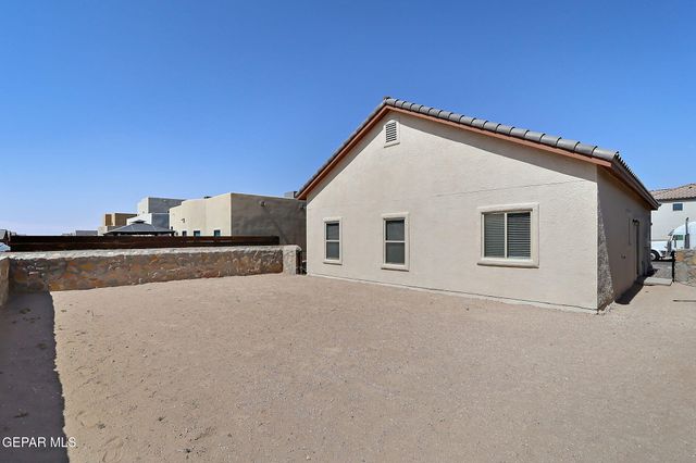 533 Paseo Modesto Drive, Horizon City, TX 79928