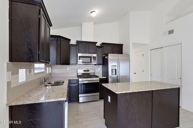 533 Paseo Modesto Drive, Horizon City, TX 79928