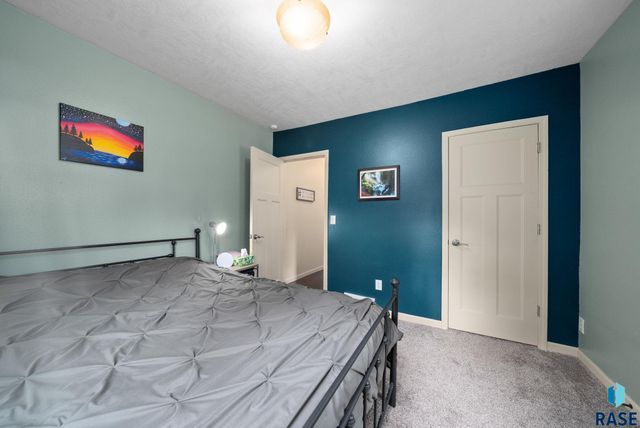 709 S Lake Ave, Sioux Falls, SD 57104