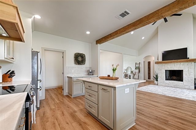 4656 County Road 1040, Celeste, TX 75423