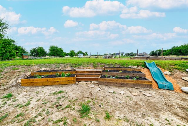 4656 County Road 1040, Celeste, TX 75423