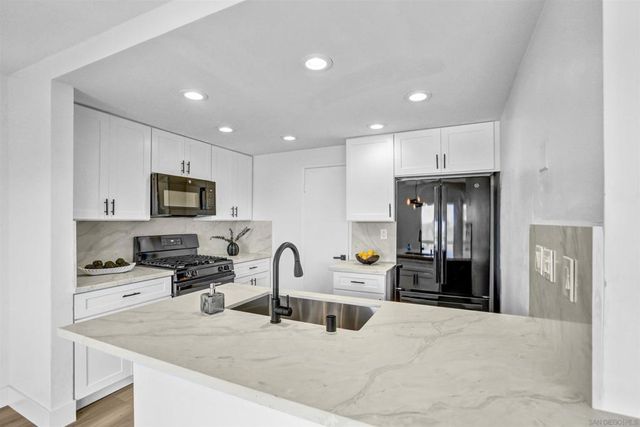 6821 Fashion Hills Blvd, San Diego, CA 92111