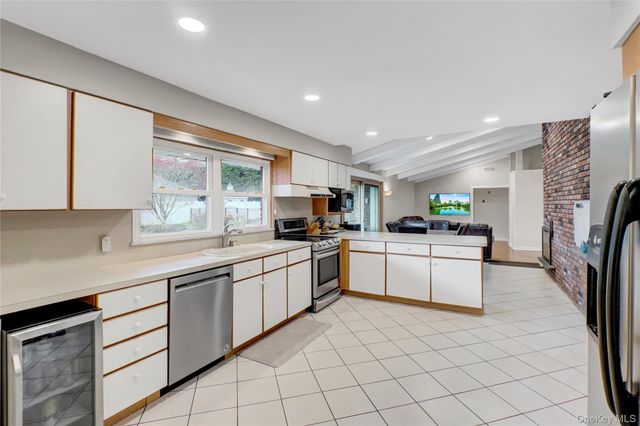 36 Landview Drive, Dix Hills, NY 11746