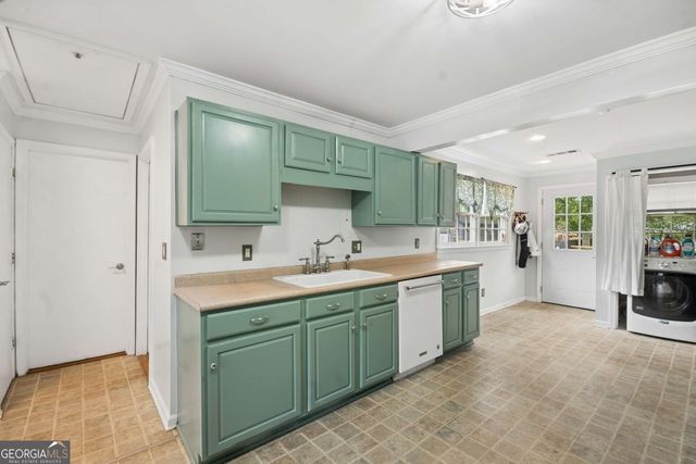 975 South Avenue, Forest Park, GA 30297