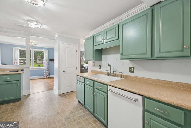 975 South Avenue, Forest Park, GA 30297