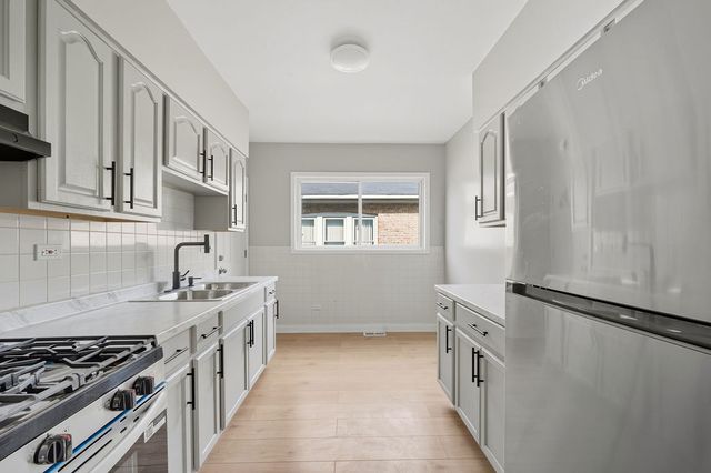 9954 S Wallace Avenue, Chicago, IL 60628