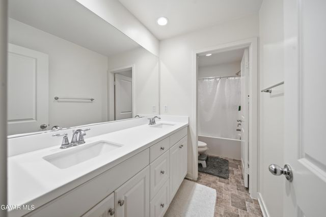 4323 W Ivesbrook Street, Lancaster, CA 93536