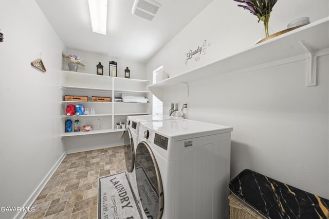 4323 W Ivesbrook Street, Lancaster, CA 93536