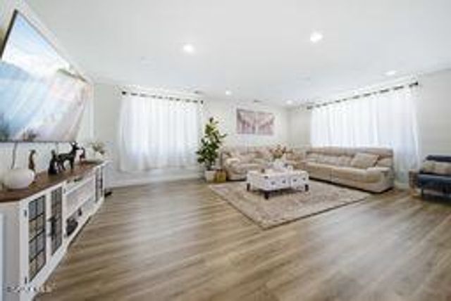 4323 W Ivesbrook Street, Lancaster, CA 93536