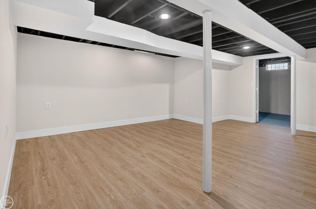 16310 E 11 Mile Road, Roseville, MI 48066