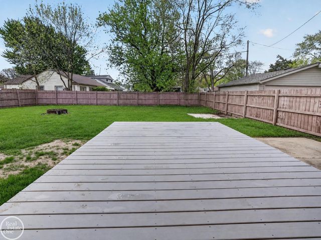 16310 E 11 Mile Road, Roseville, MI 48066