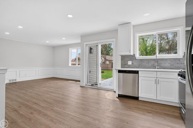 16310 E 11 Mile Road, Roseville, MI 48066