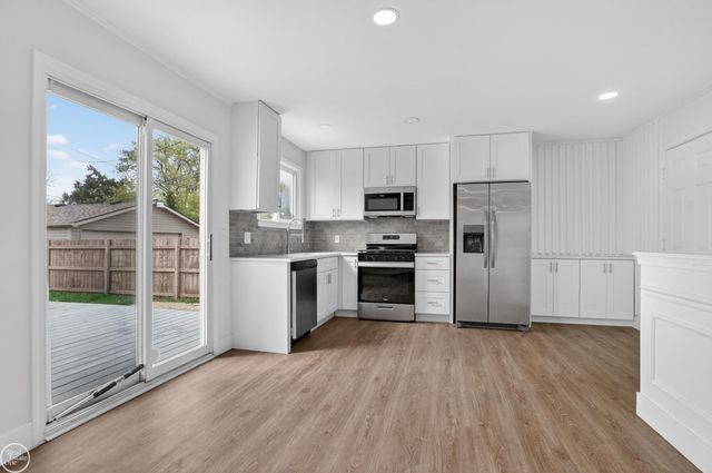 16310 E 11 Mile Road, Roseville, MI 48066