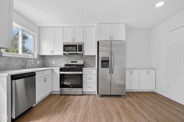 16310 E 11 Mile Road, Roseville, MI 48066