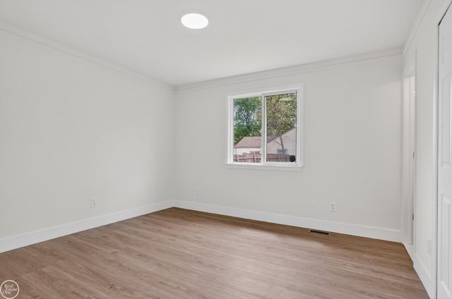 16310 E 11 Mile Road, Roseville, MI 48066