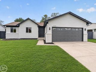 16310 E 11 Mile Road, Roseville, MI 48066
