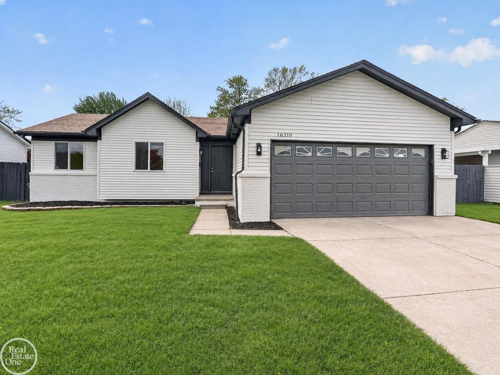 16310 E 11 Mile Road, Roseville, MI 48066
