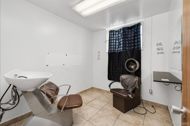 11223 E 7 Mile Road, Detroit, MI 48234