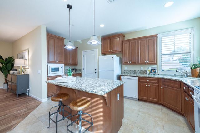 1376 Volonne Dr, Roseville, CA 95747