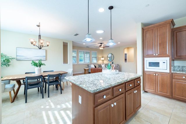 1376 Volonne Dr, Roseville, CA 95747