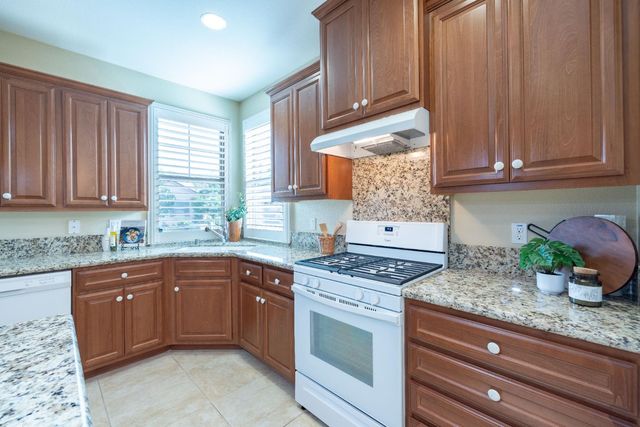 1376 Volonne Dr, Roseville, CA 95747