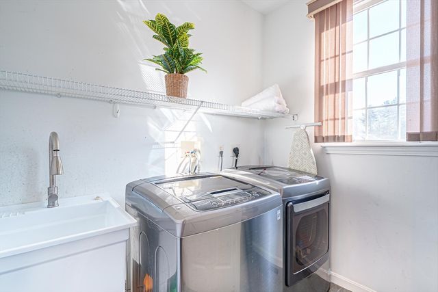 300 Crownshield Avenue, Uxbridge, MA 01569