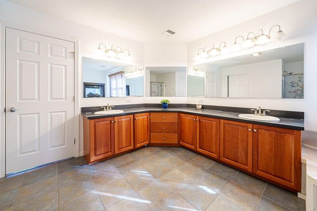 300 Crownshield Avenue, Uxbridge, MA 01569