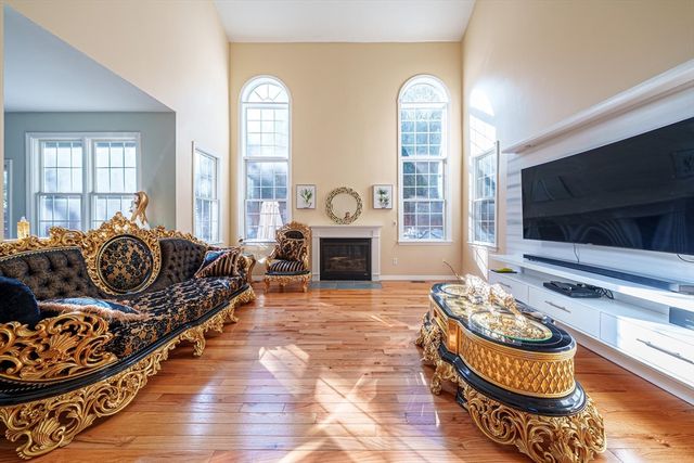 300 Crownshield Avenue, Uxbridge, MA 01569