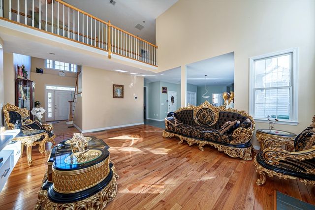 300 Crownshield Avenue, Uxbridge, MA 01569