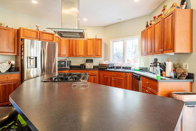 300 Crownshield Avenue, Uxbridge, MA 01569