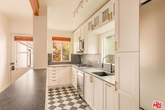 4332 Alla Road, Los Angeles, CA 90066