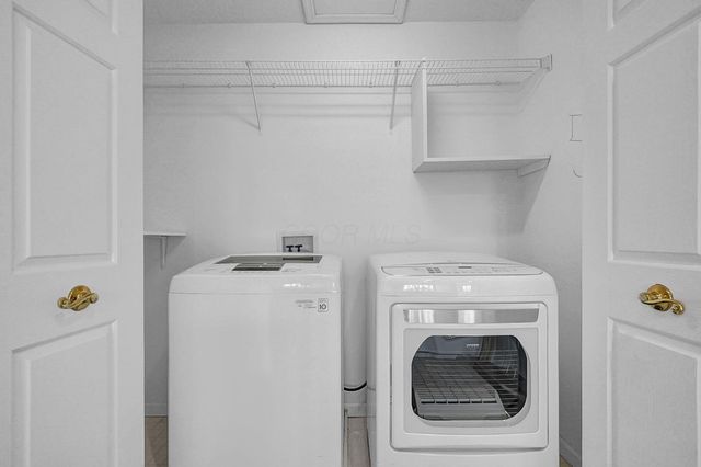 2571 Rustling Oak Boulevard, Hilliard, OH 43026