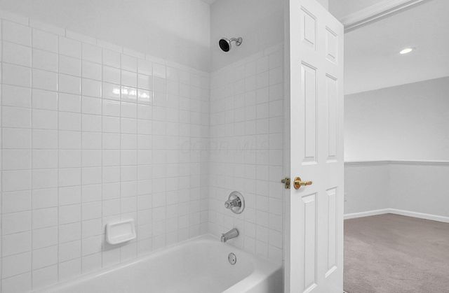 2571 Rustling Oak Boulevard, Hilliard, OH 43026